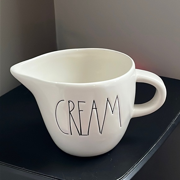 Magenta Cream - Picture 1 of 4